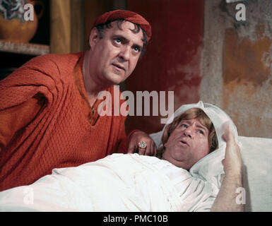 Zero Mostel, Jack Gilford, "Eine lustige Sache auf dem Weg zum Forum' (1966), United Artists Datei Referenz # 33595 017 THA geschah Stockfoto