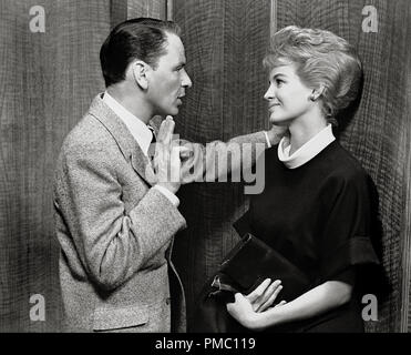 Frank Sinatra, Angie Dickinson, "Ocean's Eleven" (1960) Warner Bros.-Datei Referenz # 33595 043 THA Stockfoto