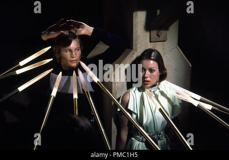 Michael York, Jenny Agutter, 'Logan's Run' (1976) MGM Datei Referenz # 33595 492 THA Stockfoto