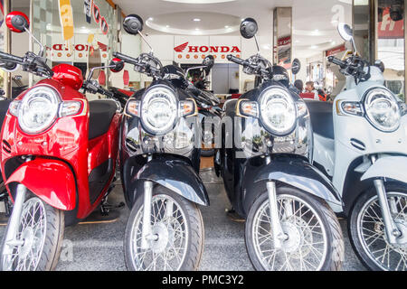 Die Stadt Phuket, Thailand - 6. August 2018: Honda Motorräder im Showroom. Die Marke ist aus Japan. Stockfoto