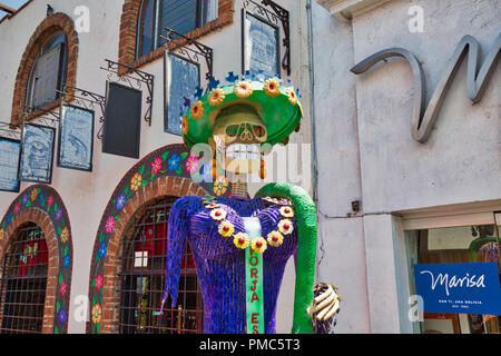 Guadalajara, Tlaquepaque, Mexiko - 20 April 2018: Tlaquepaque malerischen Straßen während der Hauptreisezeit Stockfoto