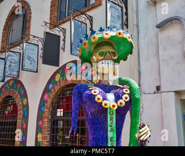 Guadalajara, Tlaquepaque, Mexiko - 20 April 2018: Tlaquepaque malerischen Straßen während der Hauptreisezeit Stockfoto