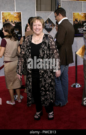 Das größte Spiel überhaupt gespielt (Premiere) Kathy Bates 09-25-2005/El Capitan Theatre/Hollywood, CA/Walt Disney Pictures/Foto von Joseph Martinez/PictureLux Datei Referenz # 22478 0054 PLX nur für redaktionelle Verwendung - Alle Rechte vorbehalten Stockfoto