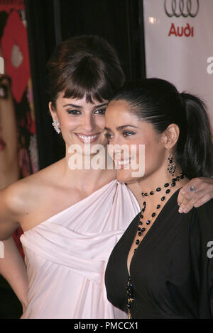 "Volver" (Premiere) Penelope Cruz, Salma Hayek 11-2-2006/ArcLight von Cinerama Dome/Los Angeles, CA/Sony Pictures Classics/Foto von Joseph Martinez - Alle Rechte vorbehalten File Reference # 22847 0080 PLX für redaktionelle Verwendung Stockfoto