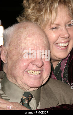 "Die Nativity Story' (Premiere) Mickey Rooney, Jan Rooney 11-28-2006/Akademie der Motion Picture Arts und Sciences/Beverly Hills, CA/New Line Cinema/Foto von Joseph Martinez - Alle Rechte vorbehalten File Reference # 22859 0037 PLX nur für redaktionelle Verwendung - Alle Rechte vorbehalten Stockfoto