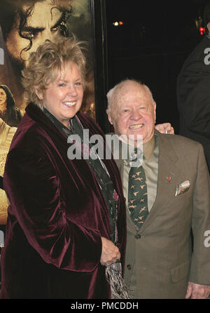 "Die Nativity Story' (Premiere) Jan Rooney, Mickey Rooney 11-28-2006/Akademie der Motion Picture Arts und Sciences/Beverly Hills, CA/New Line Cinema/Foto von Joseph Martinez - Alle Rechte vorbehalten File Reference # 22859 0039 PLX nur für redaktionelle Verwendung - Alle Rechte vorbehalten Stockfoto