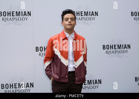 Rami Malek dargestellt, während das Fotoshooting des Films Bohemian Rhapsody im Hotel De Russie - Rom Stockfoto