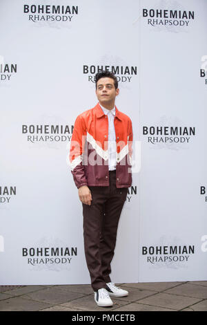 Rami Malek dargestellt, während das Fotoshooting des Films Bohemian Rhapsody im Hotel De Russie - Rom Stockfoto