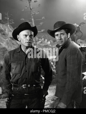 Yul Brynner und Robert Fuller, "Die glorreichen Sieben" (1960), United Artists Datei Referenz # 33536 908 THA nur für redaktionelle Verwendung - Alle Rechte vorbehalten Stockfoto