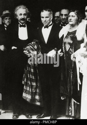 Albert Einstein, mit seiner Frau und Charles Chaplin bei einer Filmpremiere ca. 1931 Datei Referenz # 33635 479 THA Stockfoto