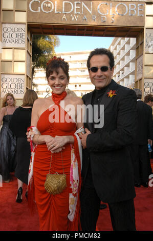 Anreise auf der 61. jährlichen "Golden Globe Awards" 01-25-2004 Tony Shalhoub und Brooke Adams, gehalten im Beverly Hilton Hotel in Beverly Hills, CA. Datei Referenz Nr. 1079 088 PLX für redaktionelle Verwendung Stockfoto