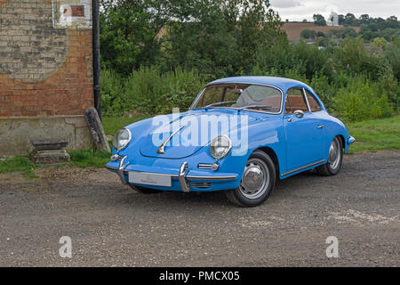 Blauen Porsche 356 SC Coupé, 1964 Modell, Weedon Depot, Northamptonshire, Großbritannien Stockfoto