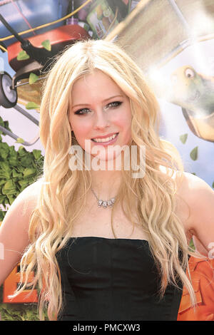 "Ab durch die Hecke" (Premiere) Avril Lavigne 04-30-2006/Mann Dorf Theater/Westwood, CA/Dreamworks/Foto von Joseph Martinez - Alle Rechte vorbehalten File Reference # 22725 0047 PLX nur für redaktionelle Verwendung - Alle Rechte vorbehalten Stockfoto