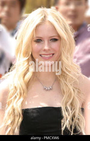 "Ab durch die Hecke" (Premiere) Avril Lavigne 04-30-2006/Mann Dorf Theater/Westwood, CA/Dreamworks/Foto von Joseph Martinez - Alle Rechte vorbehalten File Reference # 22725 0050 PLX nur für redaktionelle Verwendung - Alle Rechte vorbehalten Stockfoto