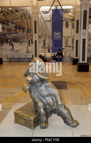 Paddington Bär Statue, Paddington Station, London Stockfoto