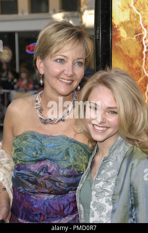 Die Ernten (Premiere) Janet Robb, AnnaSophia Robb 3-29-2007/Mann Dorf Theater/Westwood, CA/Warner Brothers/Foto von Joseph Martinez - Alle Rechte vorbehalten File Reference # 22976 0011 PLX für redaktionelle Verwendung Stockfoto