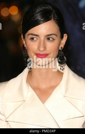 Gothika Premiere 11-13-2003 Penelope Cruz Foto von Joseph Martinez/PictureLux Datei Referenz # 21597 0035 PLX nur für redaktionelle Verwendung - Alle Rechte vorbehalten File Reference # 21597 0035 PLX nur für redaktionelle Verwendung - Alle Rechte vorbehalten Stockfoto