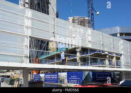 Am Kanal gelegenes Spaziergang Konstruktion und Entwicklung in Paddington, London, Großbritannien Stockfoto