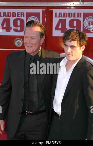 "Ladder 49" Premiere 9-20 2004 Robert Patrick, Joaquin Phoenix Foto von Joseph Martinez - Alle Rechte vorbehalten File Reference # 21943 0032 PLX nur für redaktionelle Verwendung - Alle Rechte vorbehalten Stockfoto