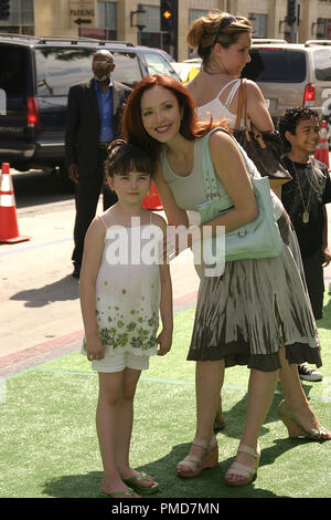 "The Ant Bully" (Premiere) Stella Ritter, Amy Yasbeck 07-23-2006/Grauman's Chinese Theater / Hollywood, CA/Warner Brothers/Foto von Joseph Martinez/PictureLux Datei Referenz # 22790 0049 - picturelux nur für redaktionelle Verwendung - Alle Rechte vorbehalten Stockfoto