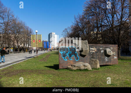 PERNIK, Bulgarien - 12. MÄRZ 2014: Panoramablick von der Mitte der Stadt von Pernik, Bulgarien Stockfoto