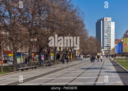 PERNIK, Bulgarien - 12. MÄRZ 2014: Panoramablick von der Mitte der Stadt von Pernik, Bulgarien Stockfoto