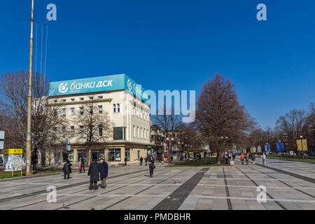 PERNIK, Bulgarien - 12. MÄRZ 2014: Panoramablick von der Mitte der Stadt von Pernik, Bulgarien Stockfoto