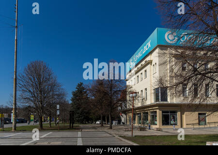 PERNIK, Bulgarien - 12. MÄRZ 2014: Panoramablick von der Mitte der Stadt von Pernik, Bulgarien Stockfoto