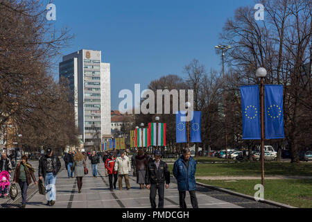 PERNIK, Bulgarien - 12. MÄRZ 2014: Panoramablick von der Mitte der Stadt von Pernik, Bulgarien Stockfoto