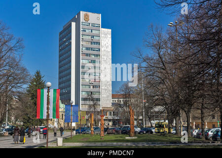 PERNIK, Bulgarien - 12. MÄRZ 2014: Panoramablick von der Mitte der Stadt von Pernik, Bulgarien Stockfoto
