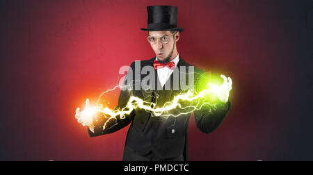 Magier Sekt super power zwischen seine beiden Hände Stockfoto