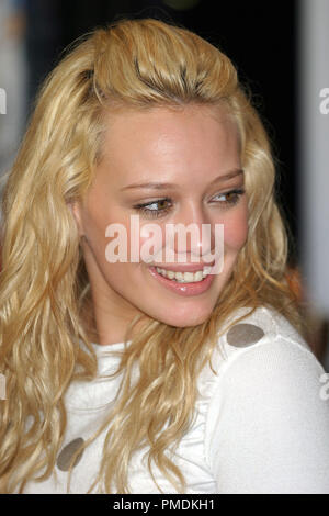 Im Dutzend billiger Premiere 12/14/2003 Hilary Duff Foto von Joseph Martinez/PictureLux Datei Referenz # 21663 0101 - picturelux nur für redaktionelle Verwendung - Alle Rechte vorbehalten Stockfoto