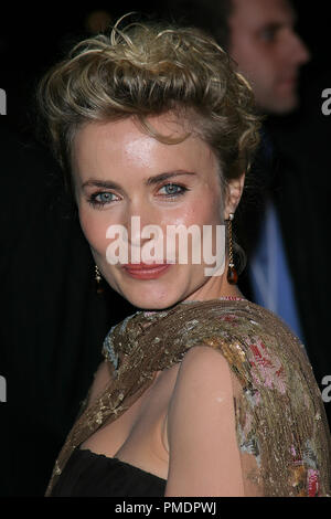 Suche nach Neverland Premiere 11-11-2004 Radha Mitchell Foto von Joseph Martinez/PictureLux Datei Referenz # 21993 0069 PLX nur für redaktionelle Verwendung - Alle Rechte vorbehalten Stockfoto