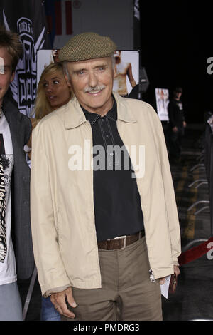 "Lords of Dogtown" (Premiere) Dennis Hopper 05-24-2005/Grauman's Chinese Theater / Hollywood, CA Foto von Joseph Martinez - Alle Rechte vorbehalten File Reference # 22371 0039 PLX nur für redaktionelle Verwendung - Alle Rechte vorbehalten Stockfoto