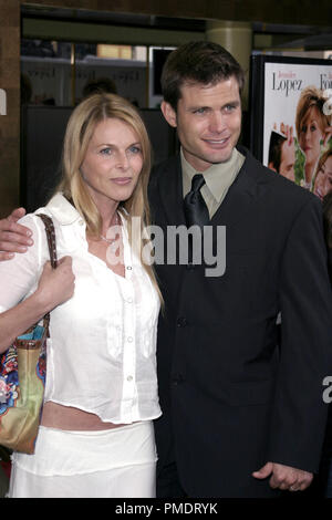 'Monster-in-Law" (Premiere) Catherine Oxenberg, Casper Van Dien 04-29-2005/Mann Nationaltheater/Westwood, CA Foto von Joseph Martinez - Alle Rechte vorbehalten File Reference # 22375 0051 PLX nur für redaktionelle Verwendung - Alle Rechte vorbehalten Stockfoto