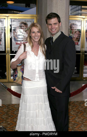 Monster-in-Law (Premiere) Catherine Oxenberg, Casper Van Dien 04-29-2005/Mann Nationaltheater/Westwood, CA Foto von Joseph Martinez - Alle Rechte vorbehalten File Reference # 22375 0052 PLX nur für redaktionelle Verwendung - Alle Rechte vorbehalten Stockfoto