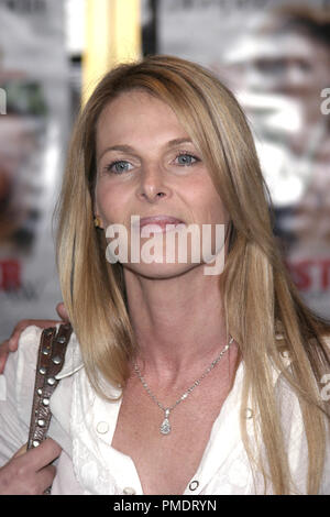 'Monster-in-Law" (Premiere) Catherine Oxenberg 04-29-2005/Mann Nationaltheater/Westwood, CA Foto von Joseph Martinez - Alle Rechte vorbehalten File Reference # 22375 0053 PLX nur für redaktionelle Verwendung - Alle Rechte vorbehalten Stockfoto