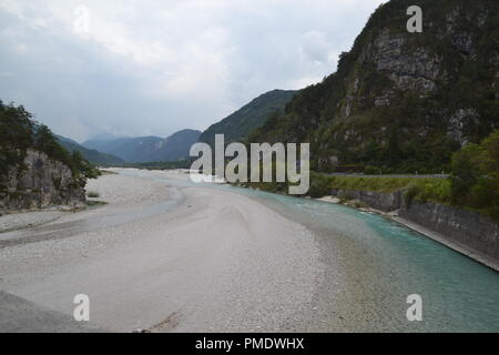 Tagliamento in den Alpen während der trockenen Jahreszeit, Italien Stockfoto