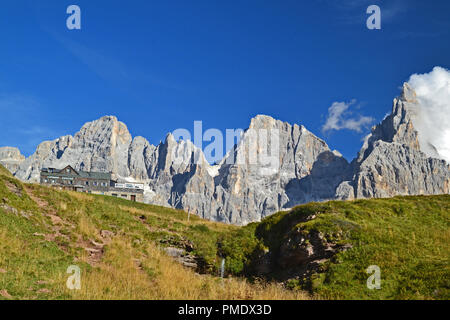 Atemberaubende Aussicht auf Passo Rolle Stockfoto