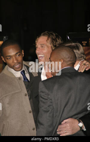 "Wir sind Marschall" (Premiere) Anthony Mackie, Matthew McConaughey, Arlen Escarpeta 12-14-2006/Grauman's Chinese Theater / Hollywood, CA/Warner Bros Entertainment/Foto von Joseph Martinez - Alle Rechte vorbehalten File Reference # 22880 0083 PLX für redaktionelle Verwendung Stockfoto