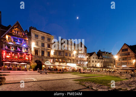 Rouen (Frankreich): Fußgängerzone und Fassade der Fachwerkhäuser in der Innenstadt (nicht für Postkarte Produktion verfügbar) Stockfoto