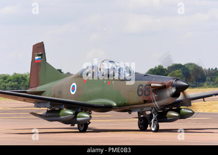 Slowenische Luftstreitkräfte und Luftverteidigung Pilatus PC-9M Hudouurnik-Flugzeug beim Royal International Air Tattoo, RIAT, RAF Fairford. PC-9-Flugzeug Stockfoto