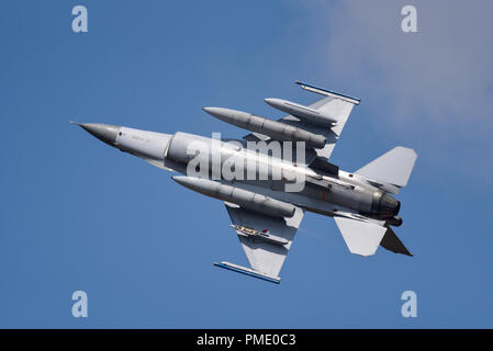 Royal Netherlands Air Force General Dynamics F-16AM Fighting Falcon Jet Jagdflugzeug der Royal International Air Tattoo, RIAT, RAF Fairford. J-017 Stockfoto