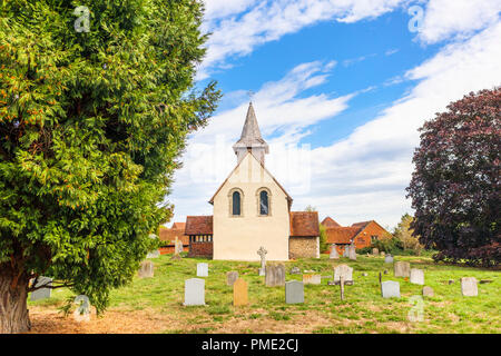 Surrey Erbe: kleine, historische Wisley Kirche und Kirchhof im Dorf Wisley, Surrey, Großbritannien zurück zu Zeiten der Normannen in über 1150 Stockfoto