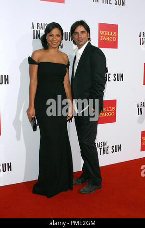 Eine Rosine in der Sonne Premiere Sanaa Lathan, John Stamos 2-11-2008/AMC Magic Johnson Theater/Los Angeles, CA/Sony Pictures Television/© Joseph Martinez/Picturelux - Alle Rechte vorbehalten File Reference # 23348 0031 PLX nur für redaktionelle Verwendung - Alle Rechte vorbehalten Stockfoto