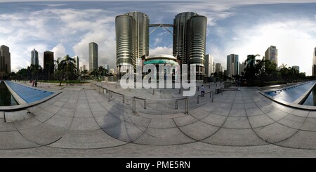 360 Grad Panorama Ansicht von Malaysische Twin Petronas Towers - Suria KLCC Kuala Lumpur