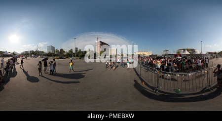 360 Ansicht Auf Rio De Janeiro Brasilien Die Menschen Geniessen Sand Skulptur Der Burgen Und Schlosser In Copacabana 360 Foto Panorama Alamy