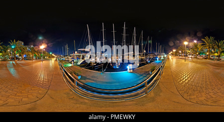 360 Grad Panorama Ansicht von Passeo Maritimo in Palma de Mallorca bei Nacht