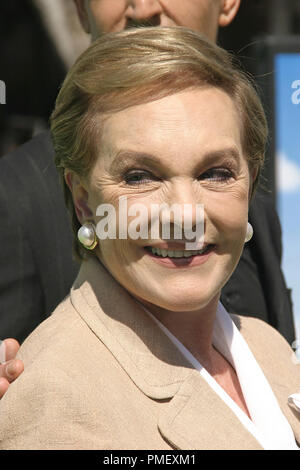 "Shrek der Dritte" (Premiere) Julie Andrews 5-6-2007/Manns Dorf Theater/Los Angeles, CA/DreamWorks/Foto von Joseph Martinez Datei Referenz # 23066 0046 JM für die redaktionelle Nutzung nur - Stockfoto