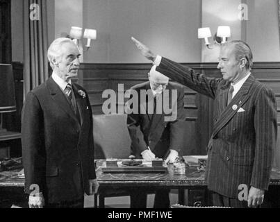 Dokumente deutschen Daseins, Sendereihe zur jüngeren deutschen Geschichte, Spielszene: Ein Volk - ein Reich - ein Führer mit Ferdy Mayne, Horst Neumann. Stockfoto